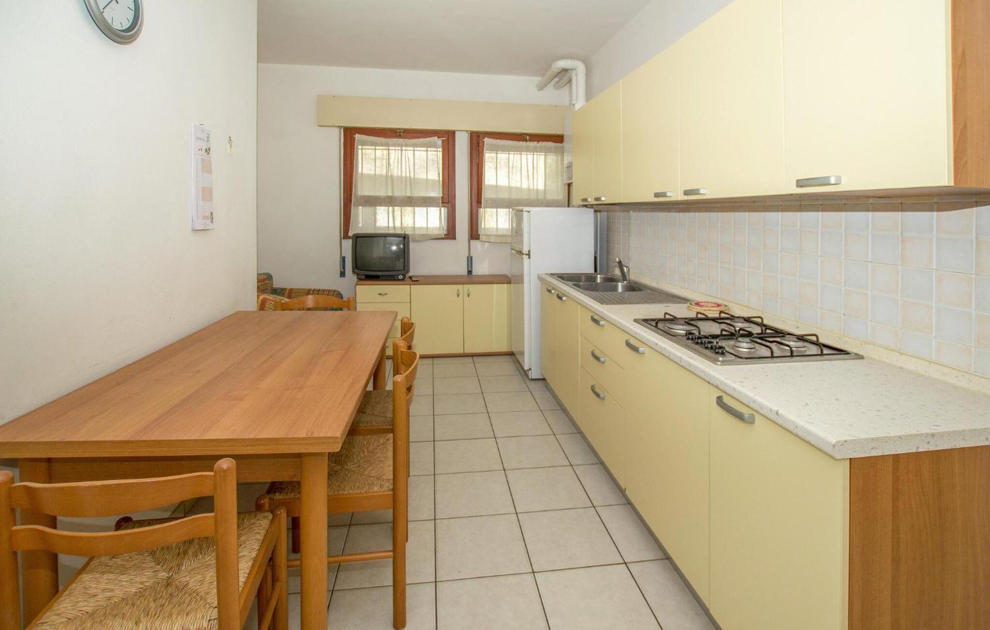 Nice Apartment In Rosolina Mare -Ro- With Kitchen Exterior photo